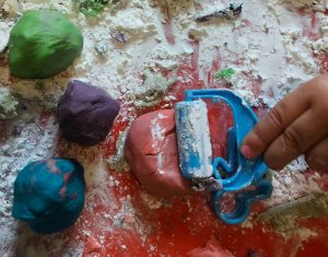 MARTES 18:00 Manualidades (3 a 6 años)